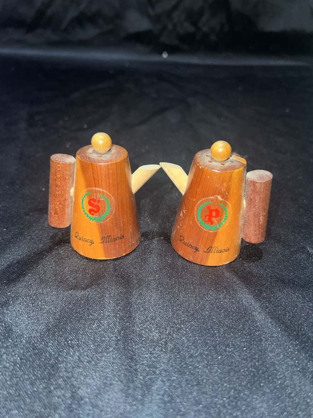 Vintage Souvenir Salt and Pepper Shakers Coffee Pots Mount Vernon, Virginia - ,